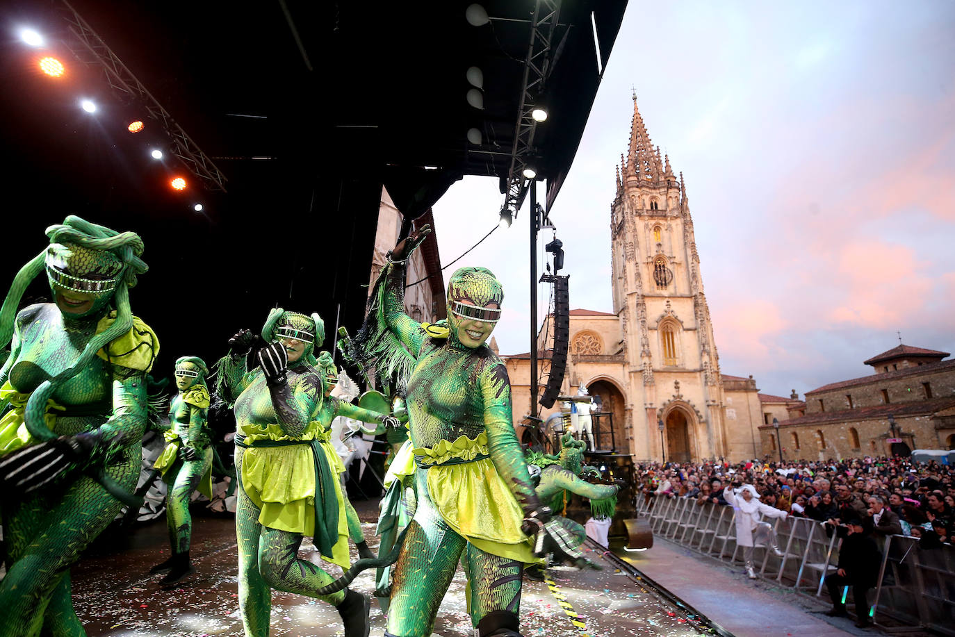 Fotos: Derroche de color y diversión en el carnaval de Oviedo