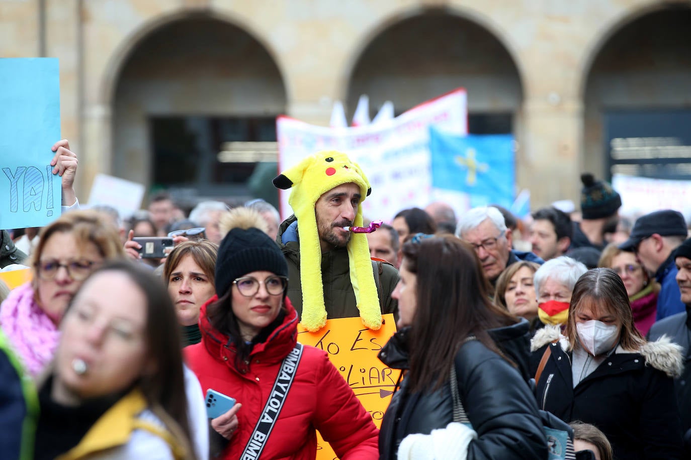 Fotos: Miles de sanitarios asturianos salen a la calle para protestar por sus condiciones laborales