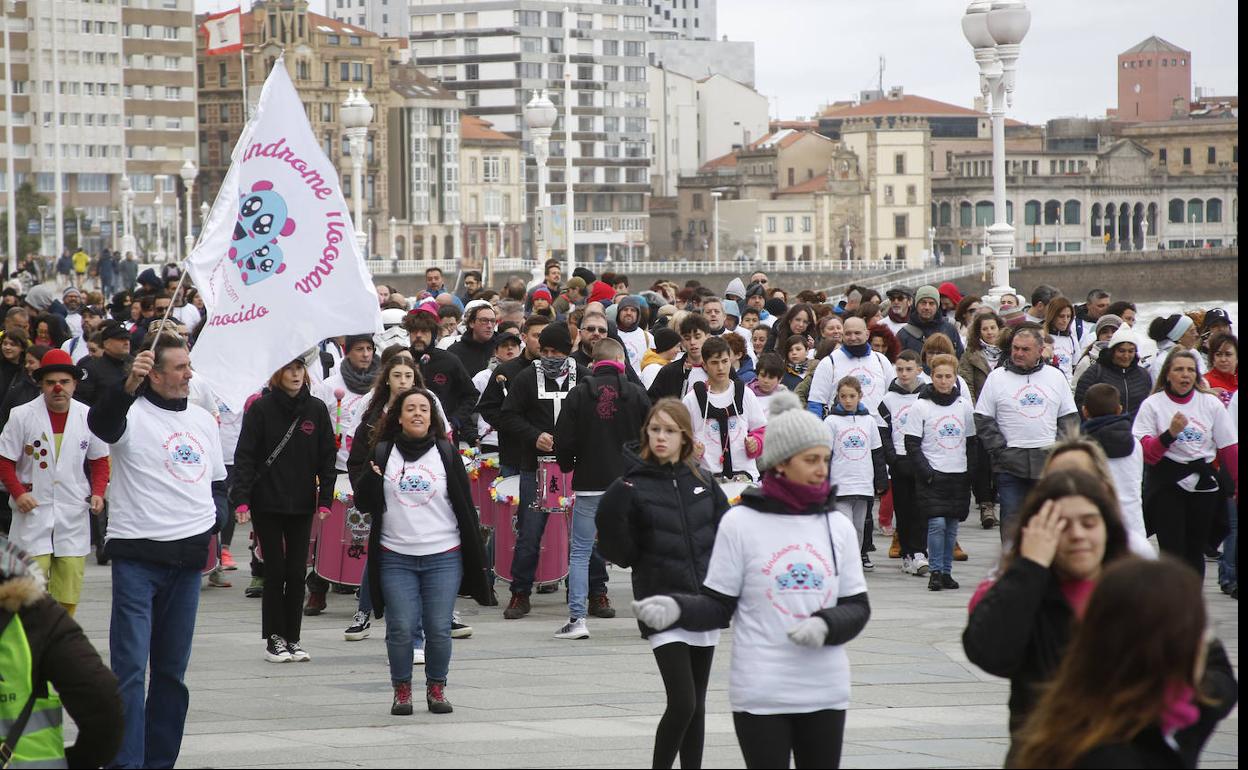 Participantes en la marcha celebrada en Gijón.