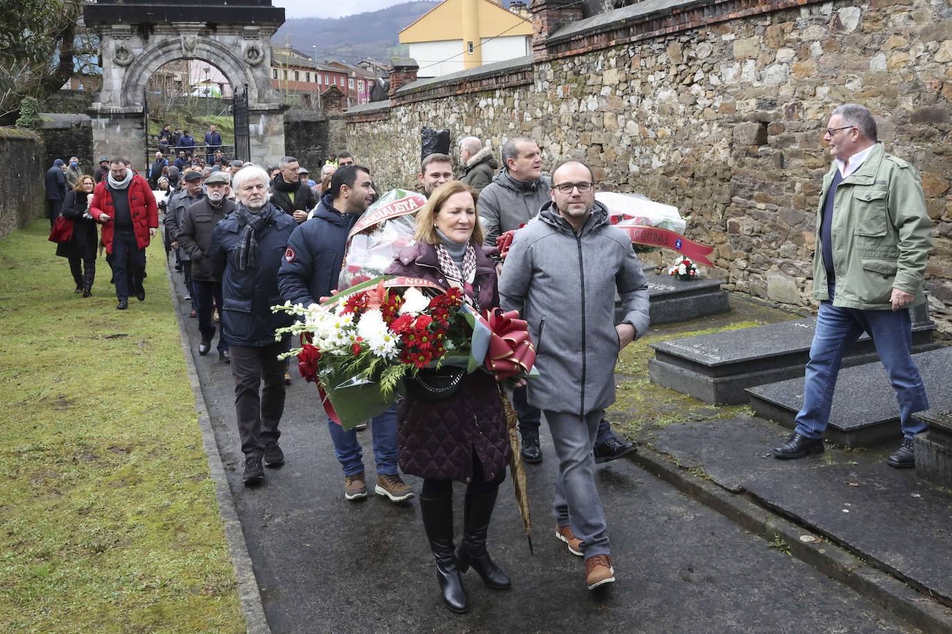 Fotos: Homenaje a Manuel Llaneza en Mieres