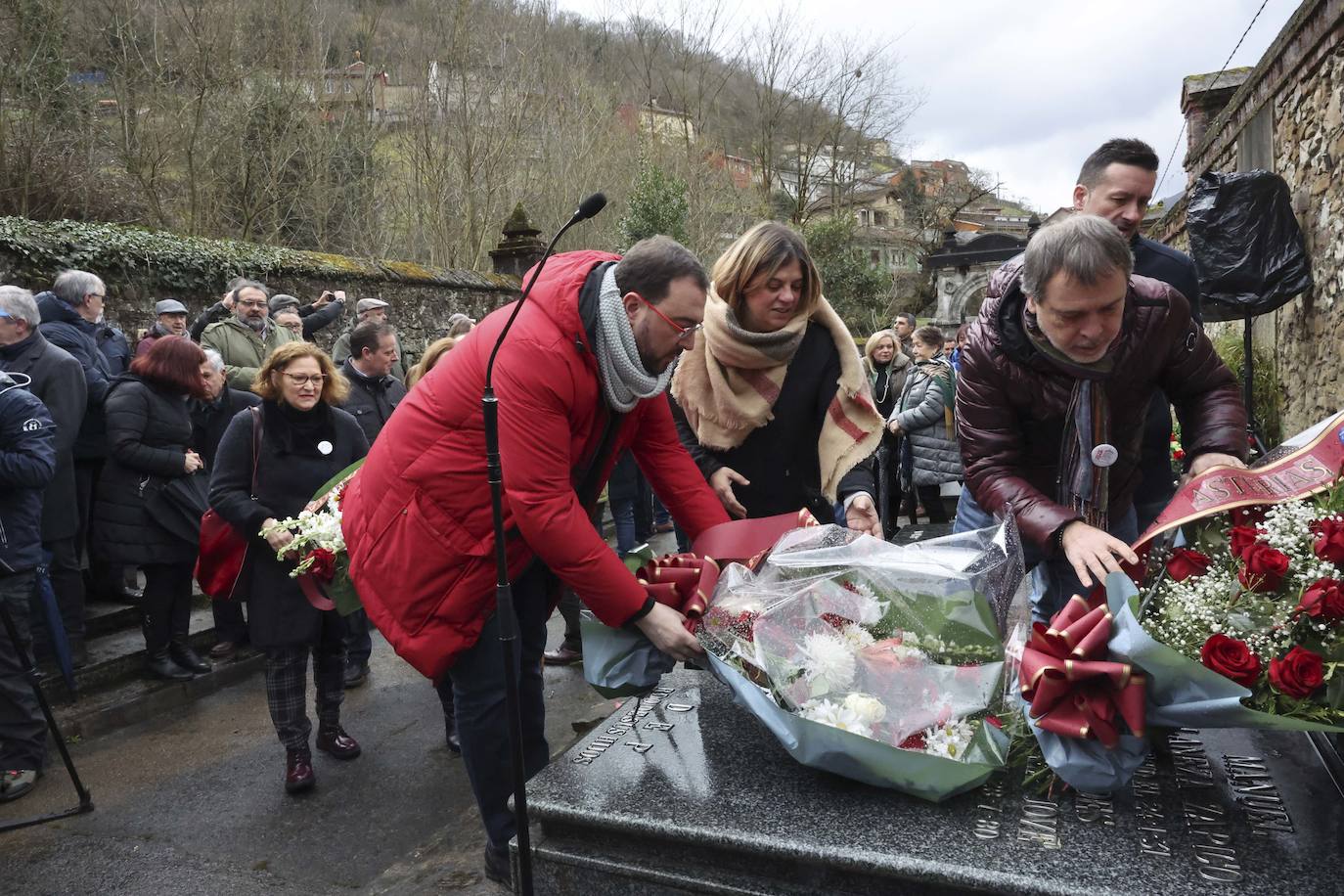 Fotos: Homenaje a Manuel Llaneza en Mieres