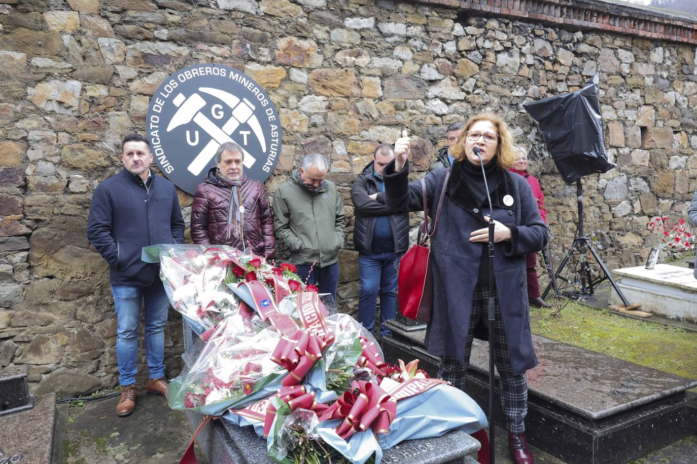 Fotos: Homenaje a Manuel Llaneza en Mieres