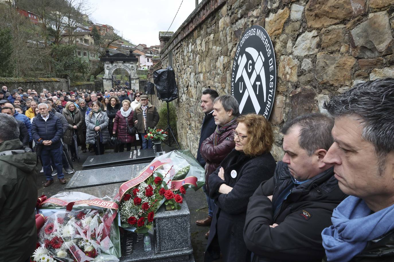 Fotos: Homenaje a Manuel Llaneza en Mieres