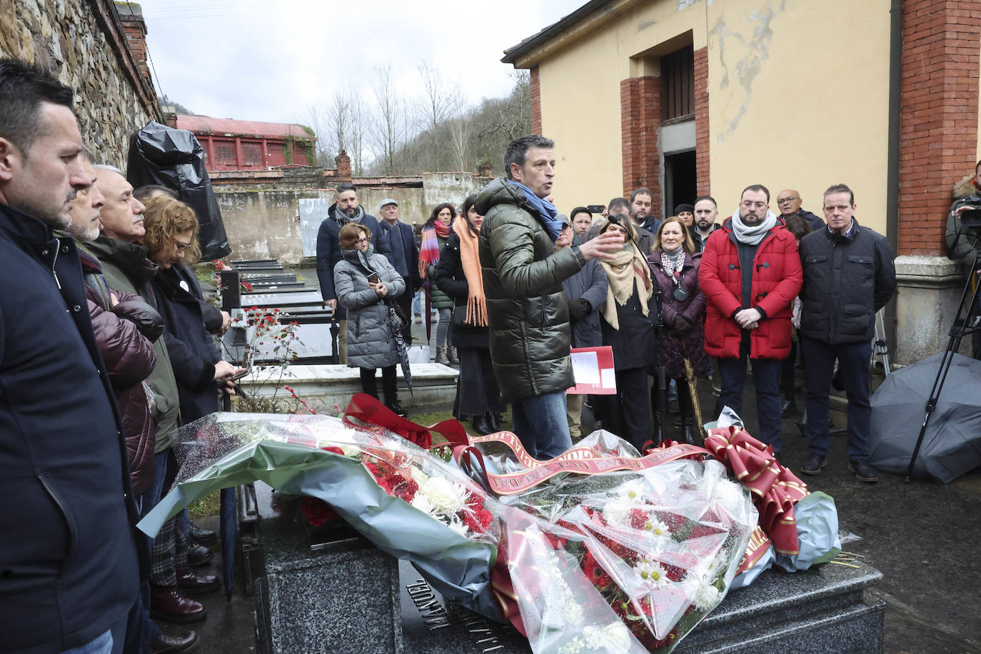 Fotos: Homenaje a Manuel Llaneza en Mieres