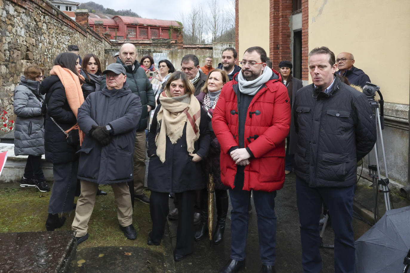 Fotos: Homenaje a Manuel Llaneza en Mieres