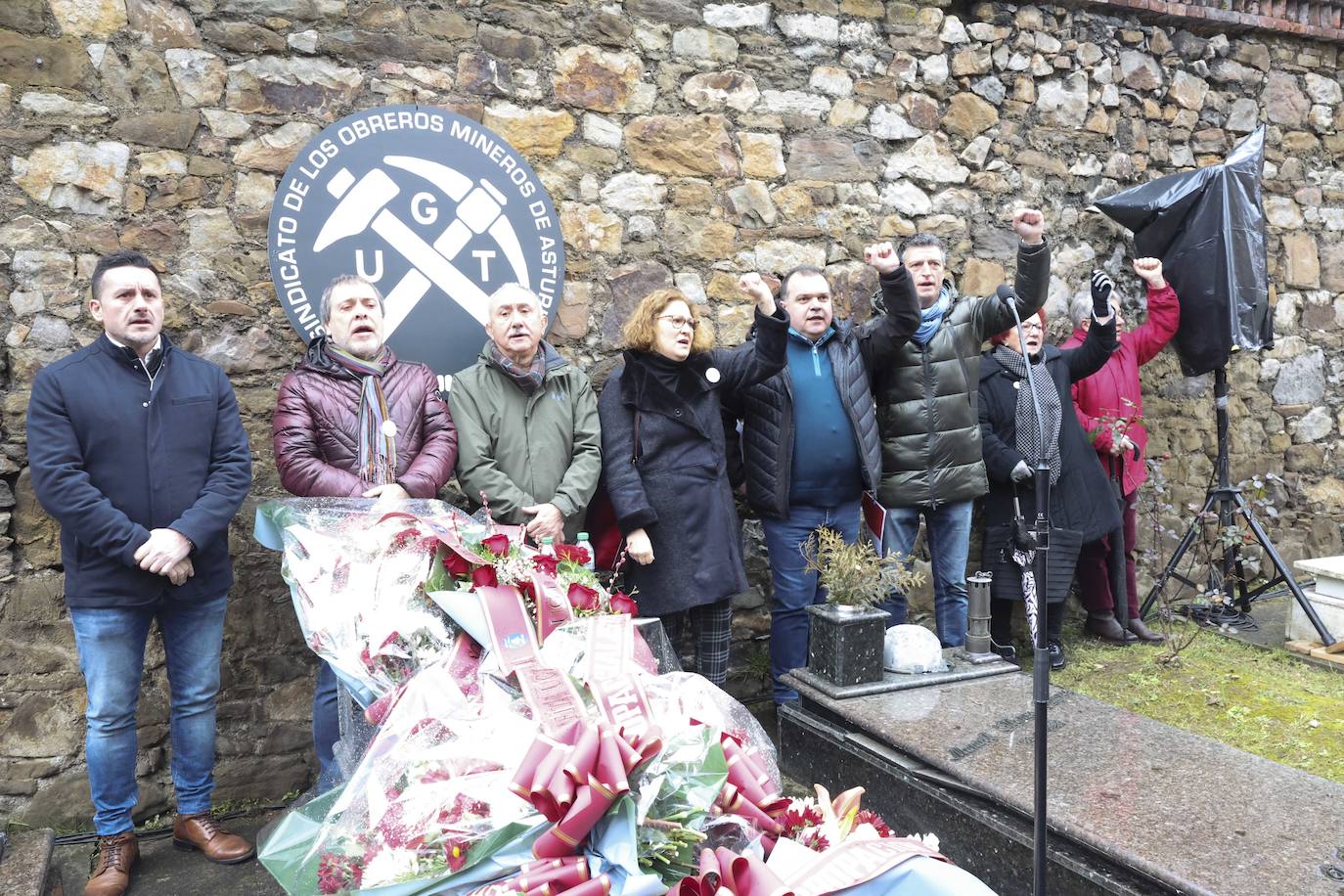 Fotos: Homenaje a Manuel Llaneza en Mieres