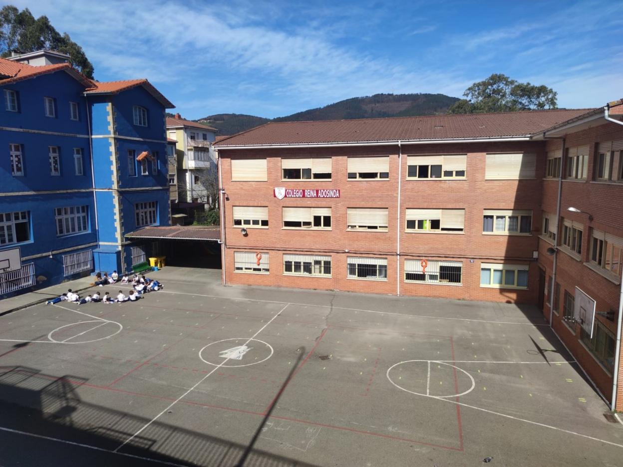 Los dos edificios del antiguo colegio Santo Ángel se venden. 