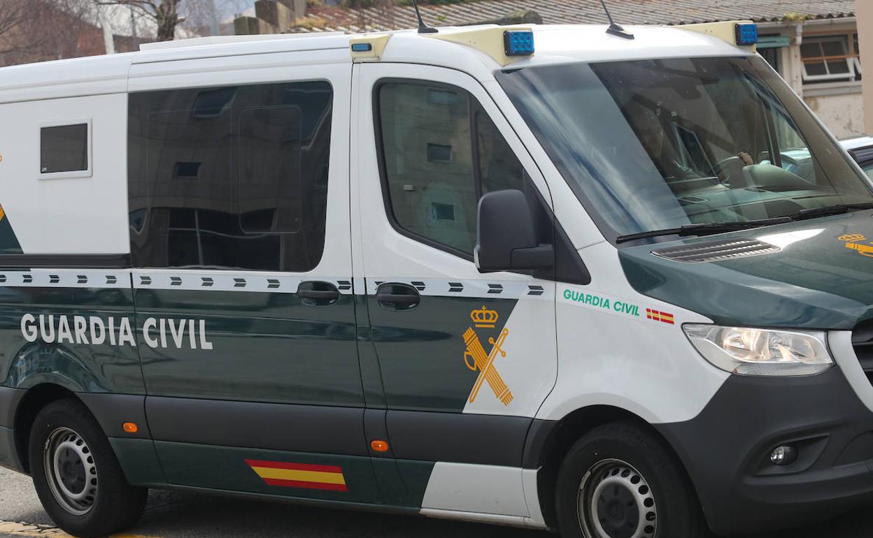 Vehículo de la Guardia Civil. 