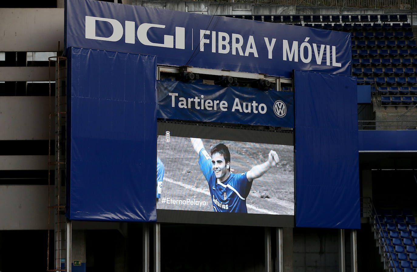 Fotos: Sentido homenaje a Pelayo Novo en el Carlos Tartiere