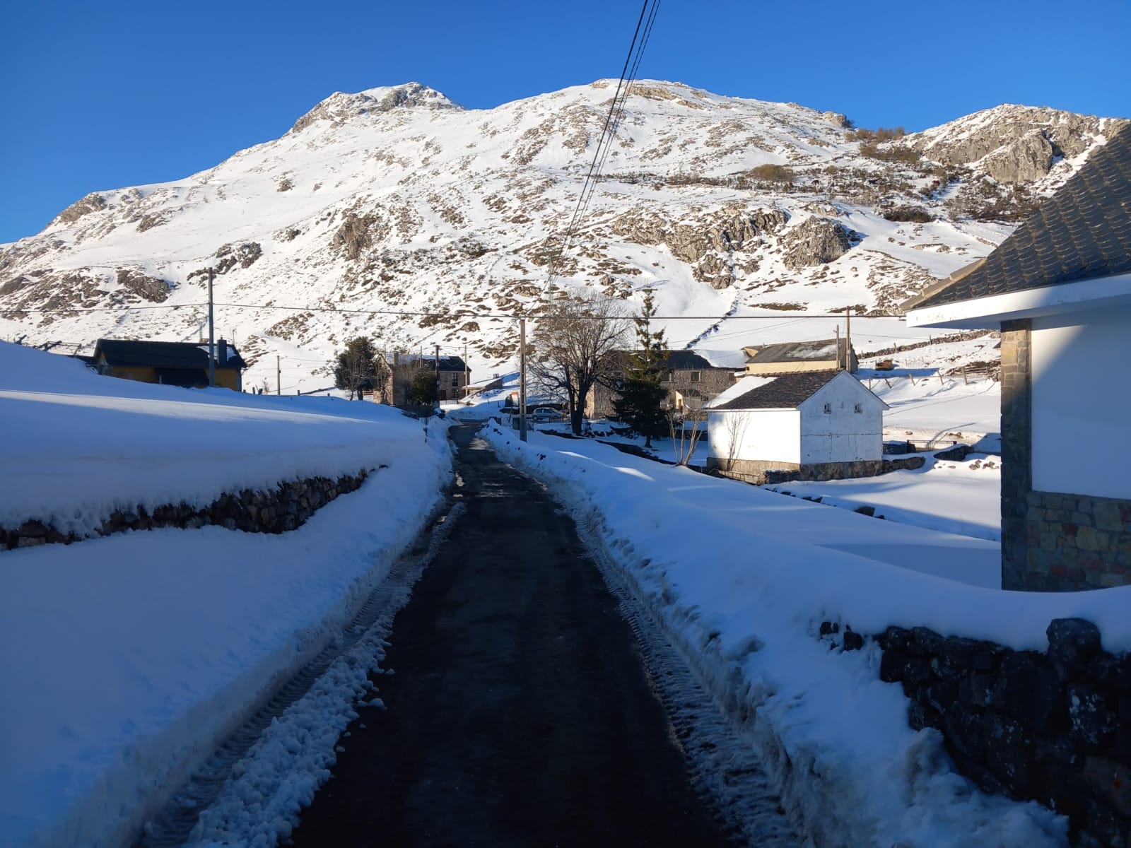 Fotos: La nieve cubre los paisajes de Somiedo y Teverga