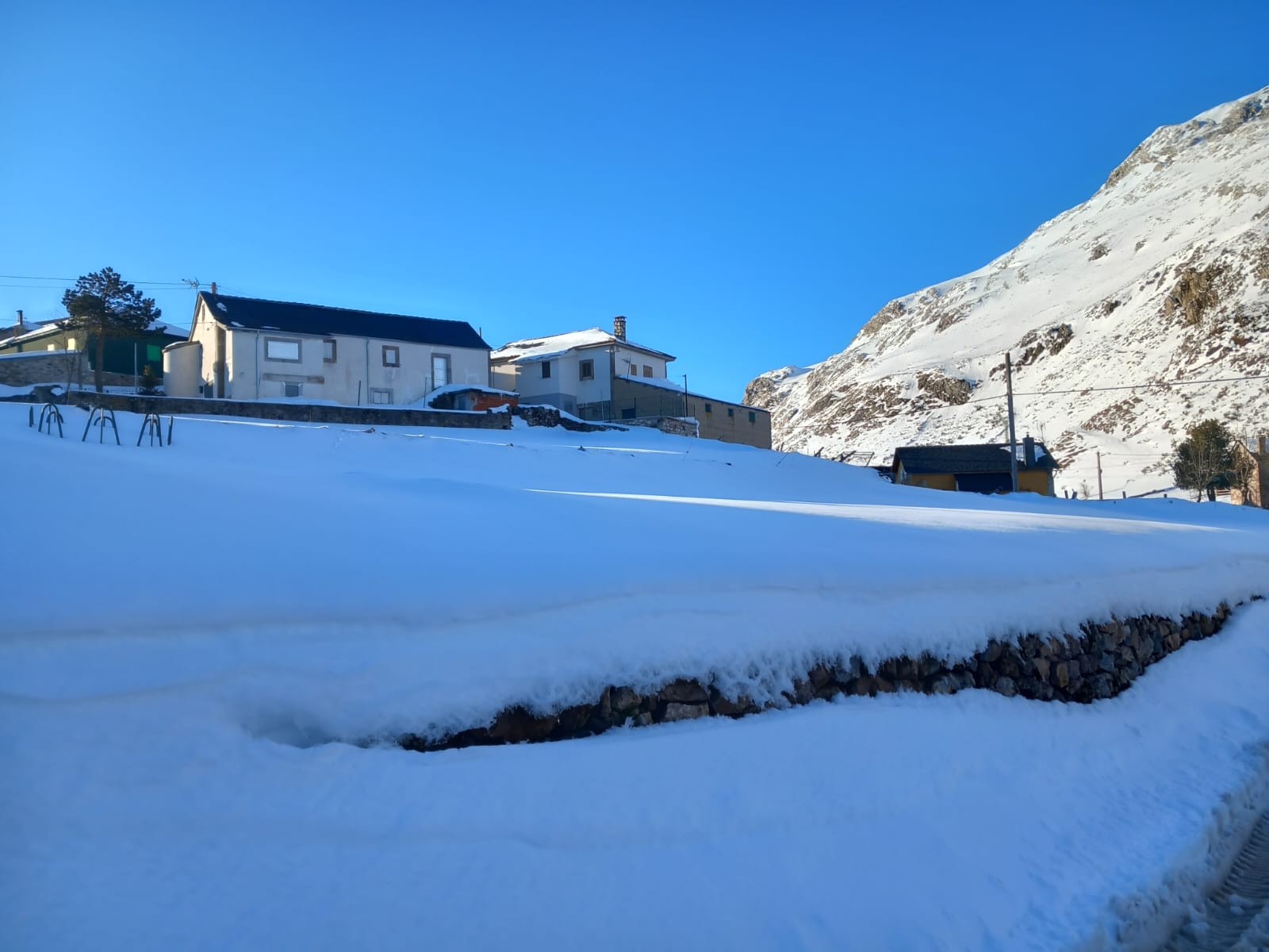 Fotos: La nieve cubre los paisajes de Somiedo y Teverga