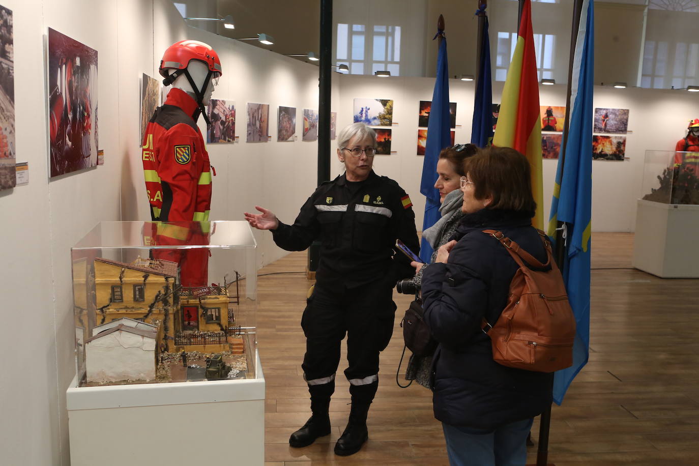 Fotos: Una exposición para reconocer a quienes nos protegen