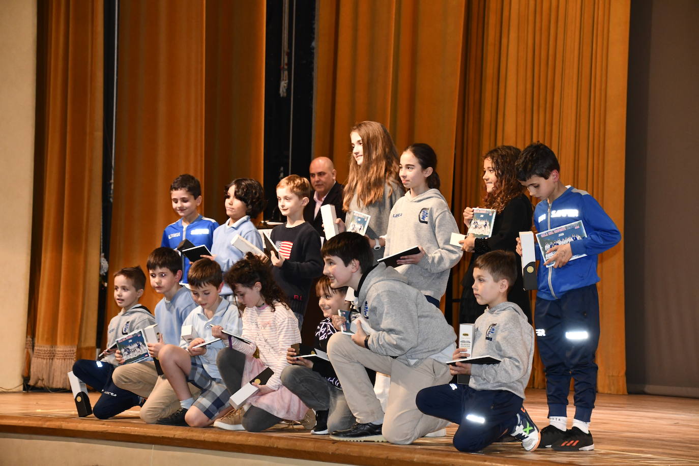 Fotos: La Gala del Deporte del Colegio San Fernando de Avilés reconoce los logros