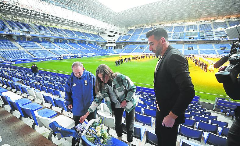 Fer, Anina y Tomeu en el momento del homenaje. Á. Piña