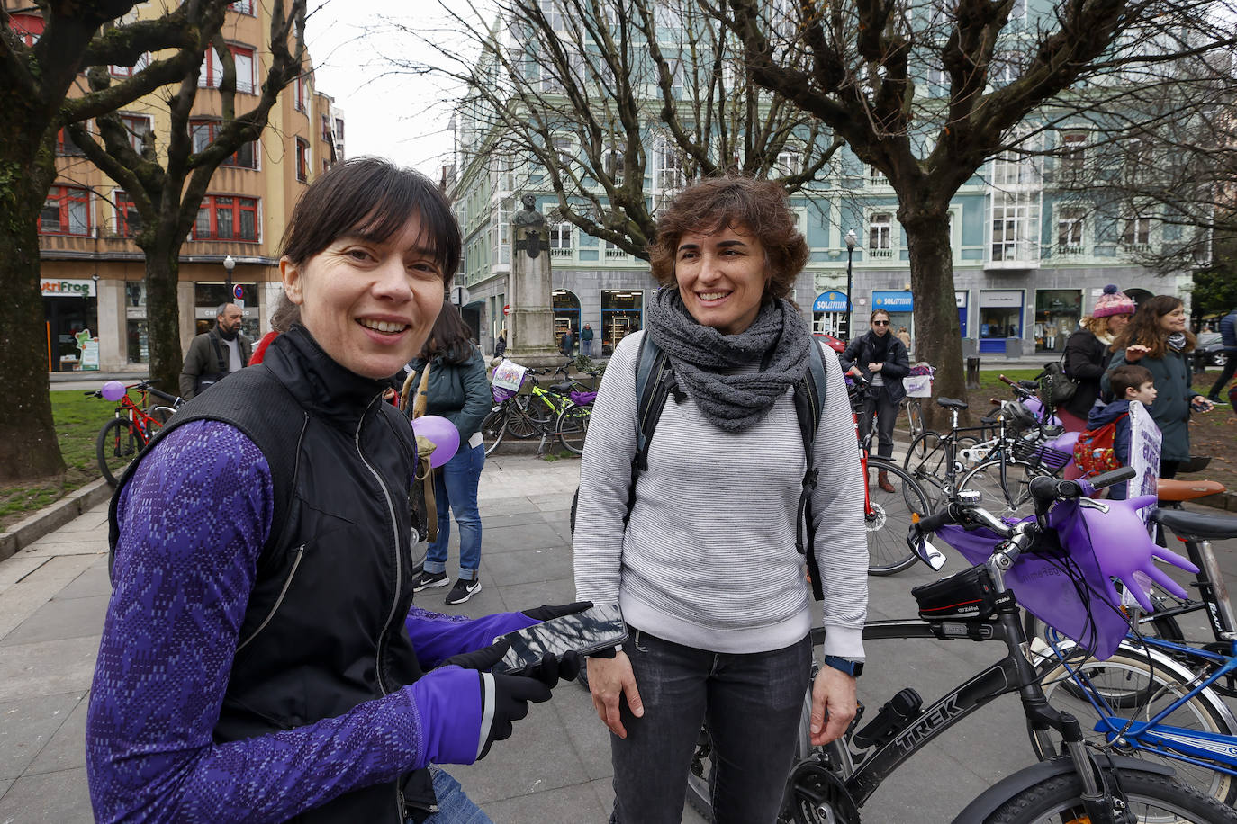 Fotos: El 8M se adelanta en Gijón con la Revuelta Ciclofeminista