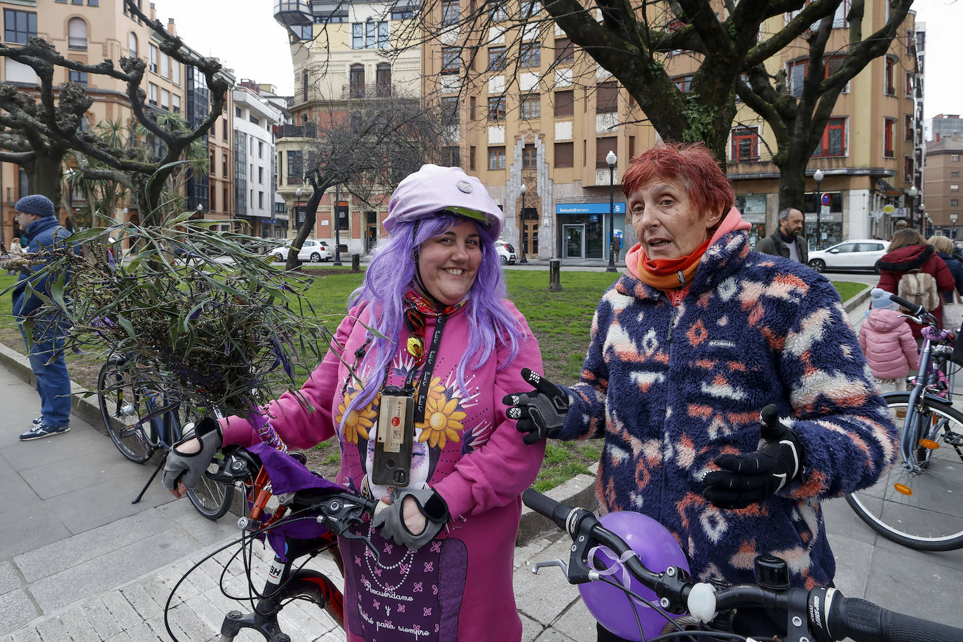 Fotos: El 8M se adelanta en Gijón con la Revuelta Ciclofeminista