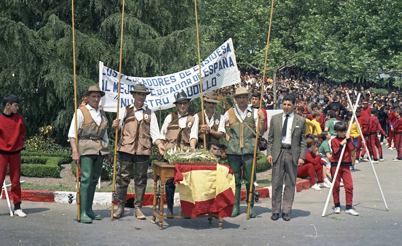  Grupos de Empresa de Ensidesa con motivo de la visita de Francisco Franco. 