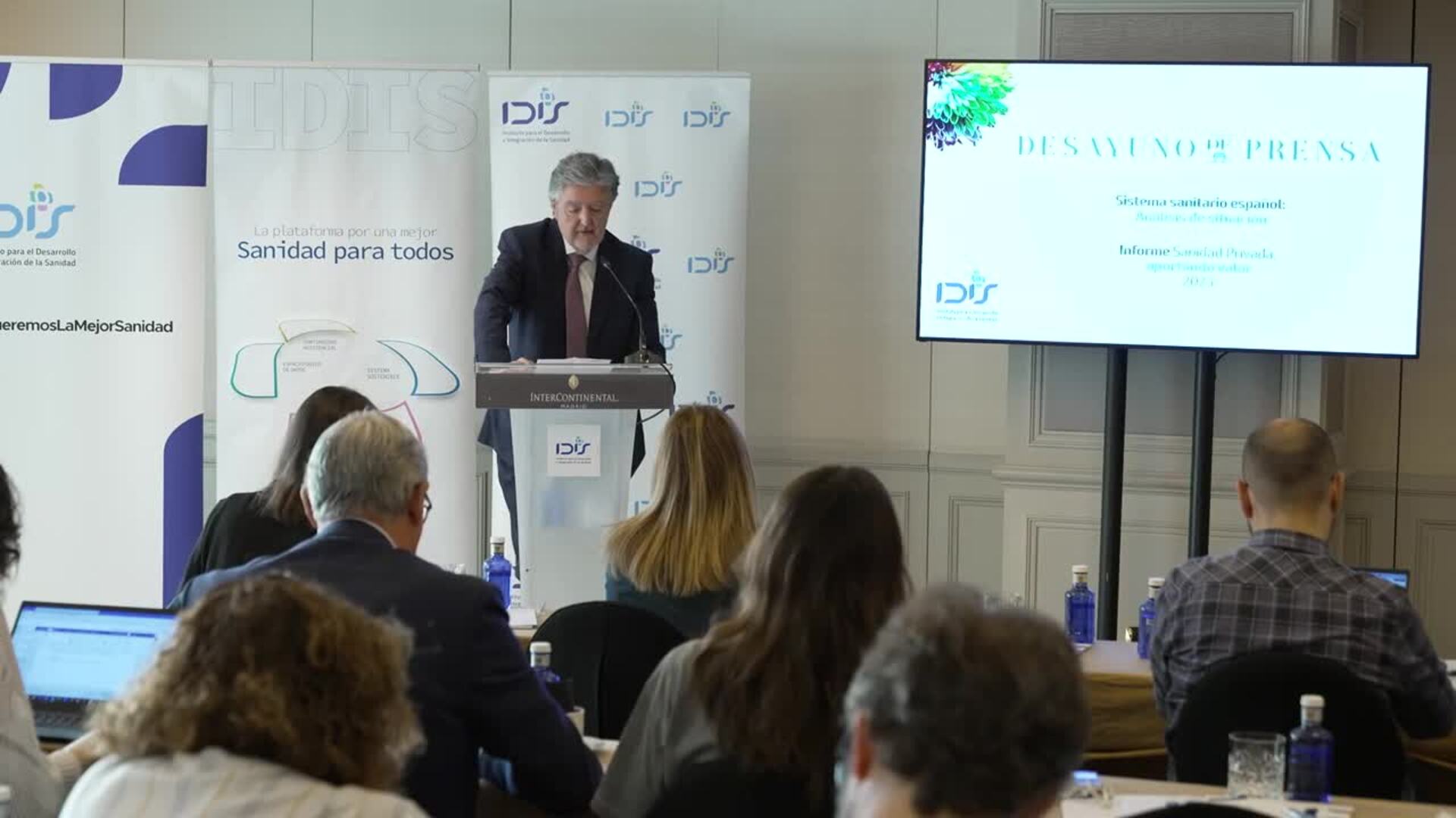 El sector privado complementa y libera de recursos a la sanidad pública, según Fundación IDIS