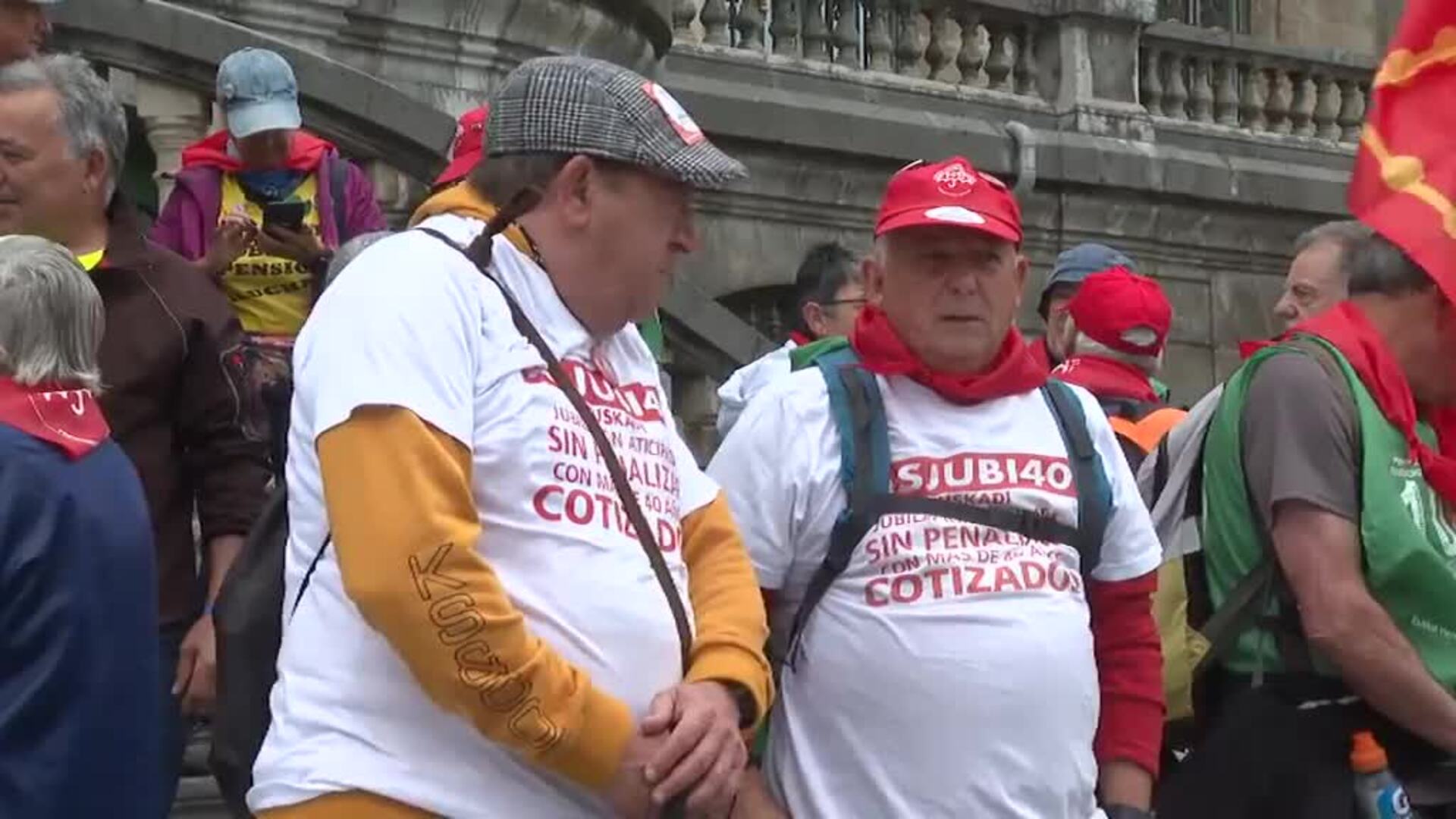 Pensionistas vascos inician una marcha de Bilbao a Vitoria por la
