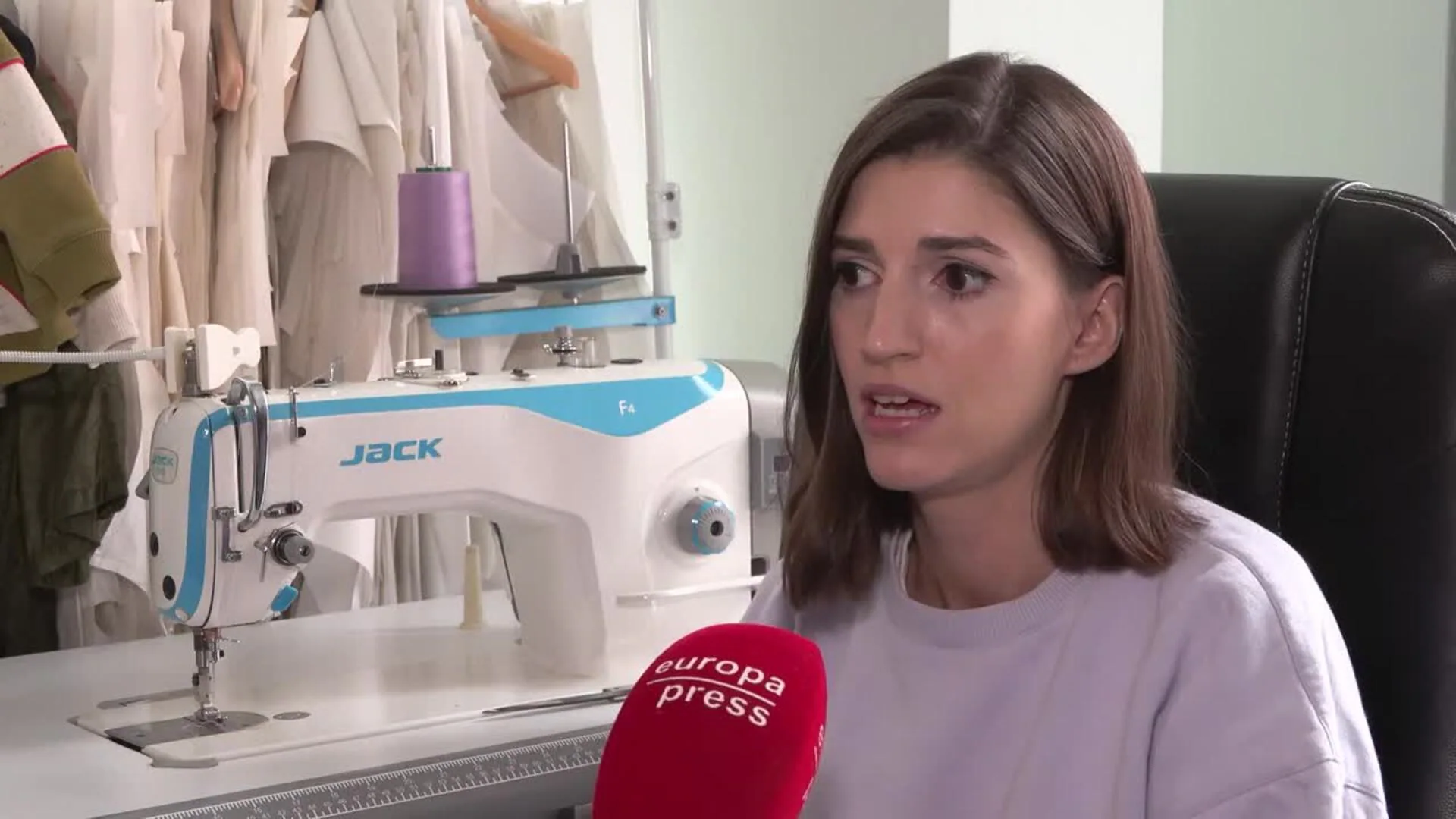 Diseñadora de ropa sostenible en Extremadura: "Somos lo que comemos pero también lo que vestimos"