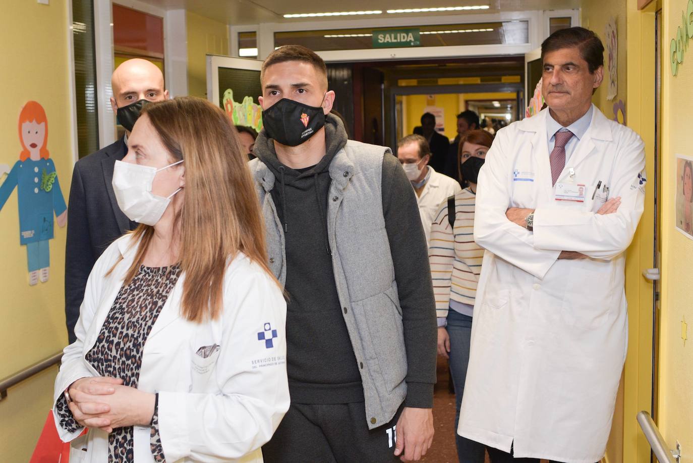 El Sporting visita a los niños ingresados en Cabueñes