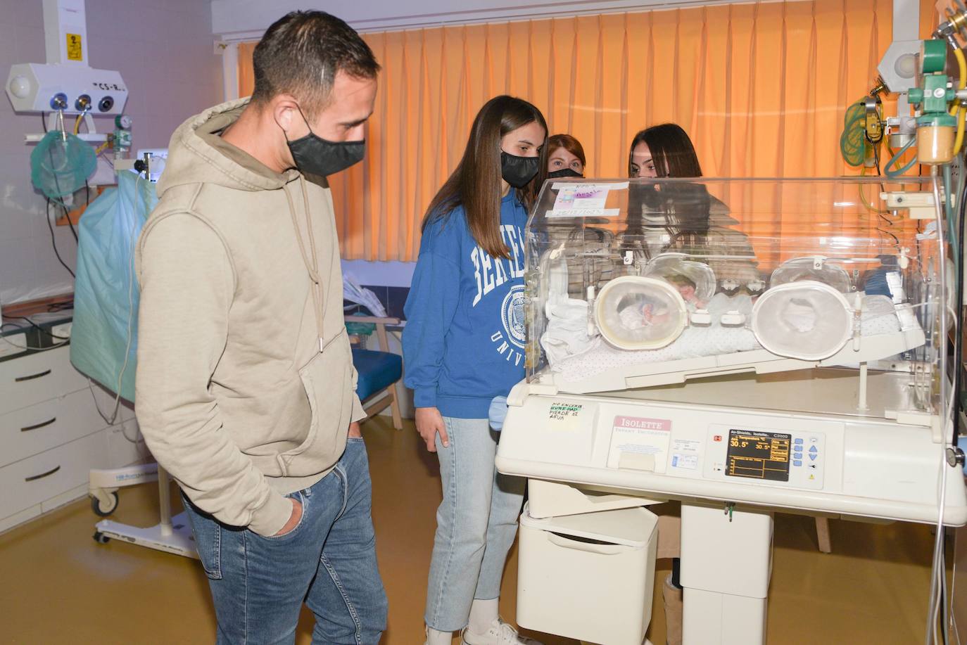 El Sporting visita a los niños ingresados en Cabueñes