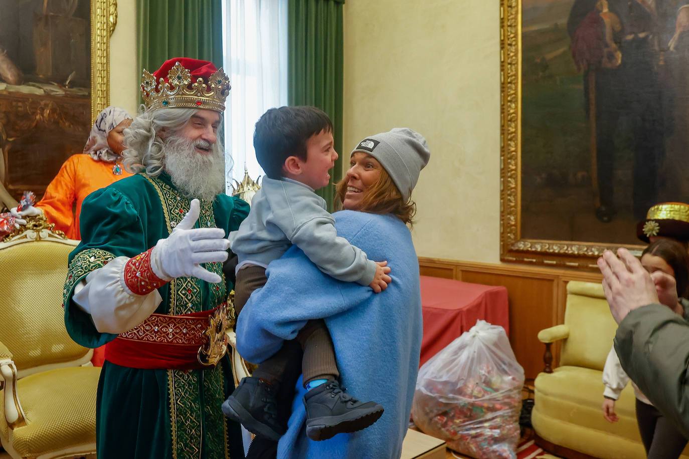 Desembarco de ilusión en Gijón con la llegada de los Reyes Magos