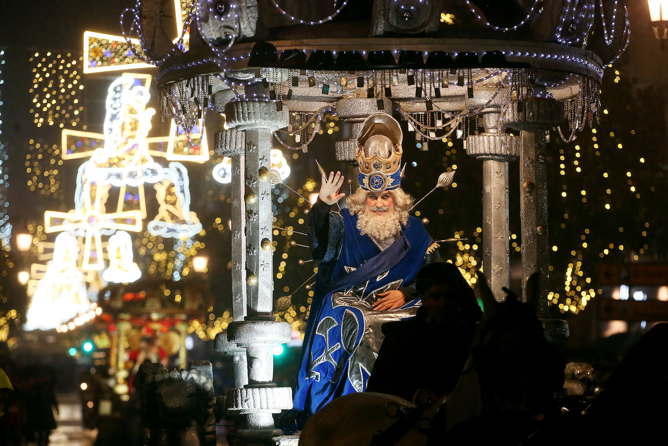 La cabalgata llena de magia e ilusión las calles de Oviedo