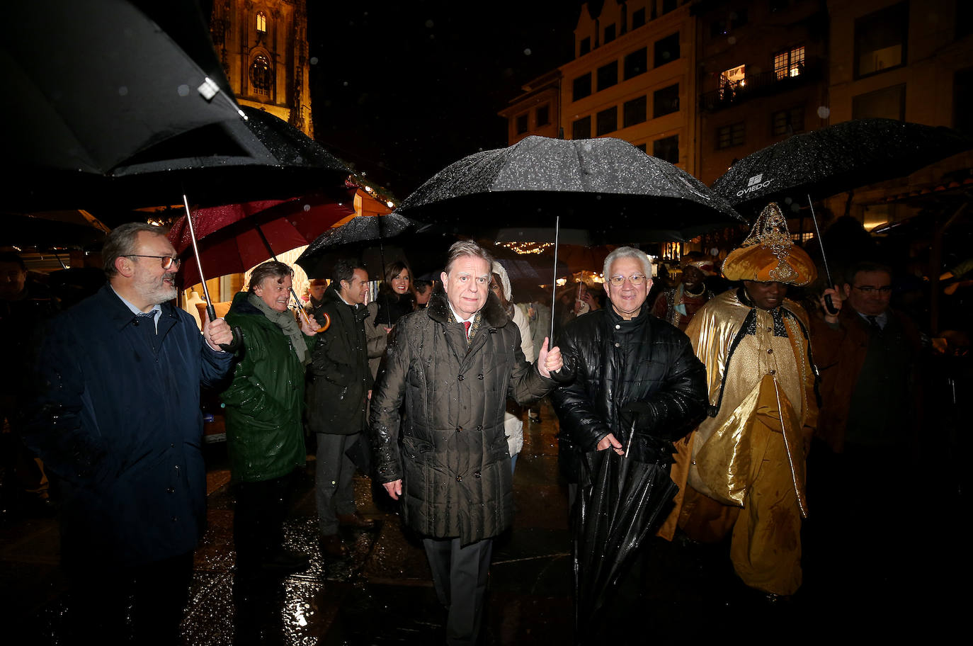 La cabalgata llena de magia e ilusión las calles de Oviedo