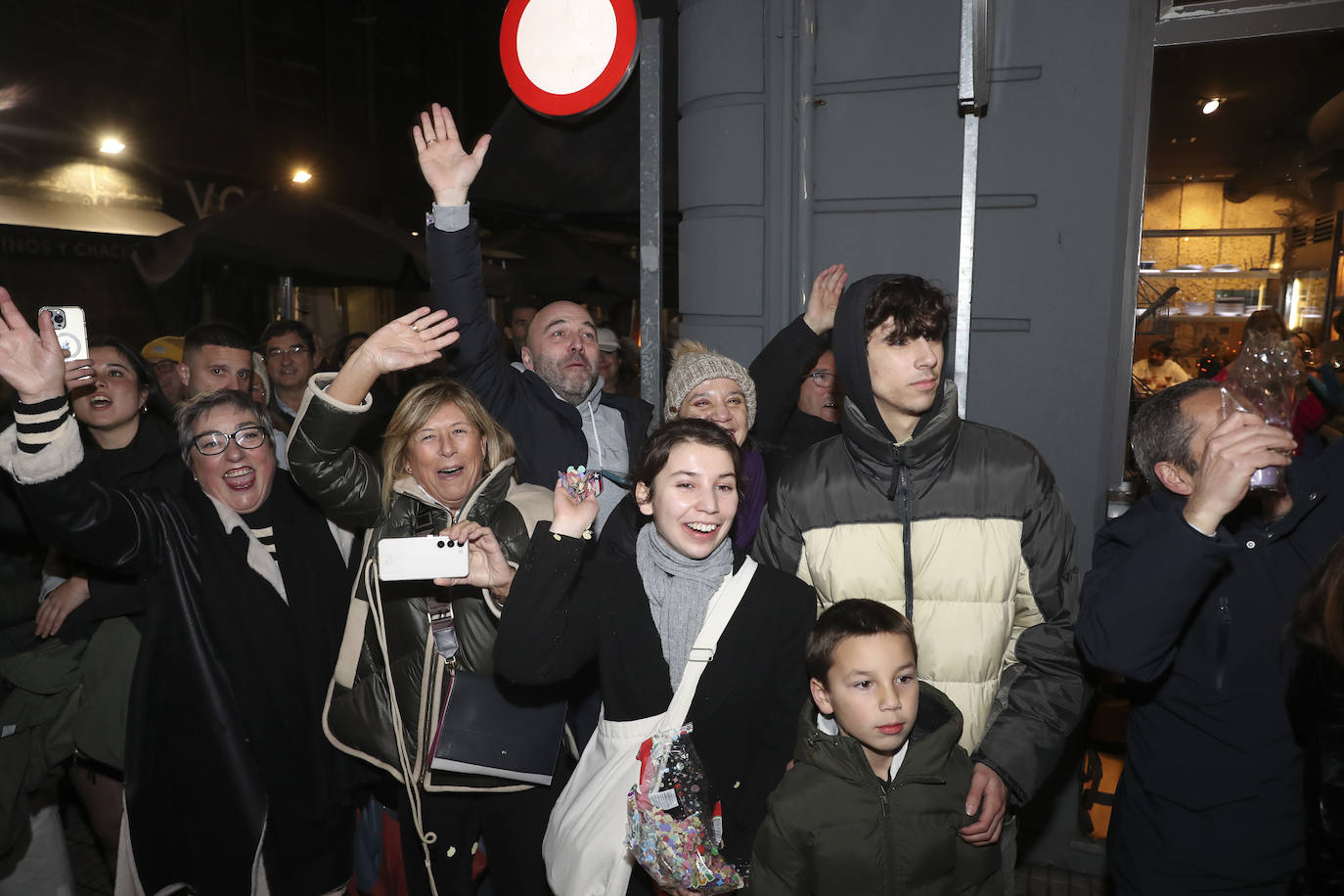 Los Reyes Magos inundan Gijón de ilusión y caramelos