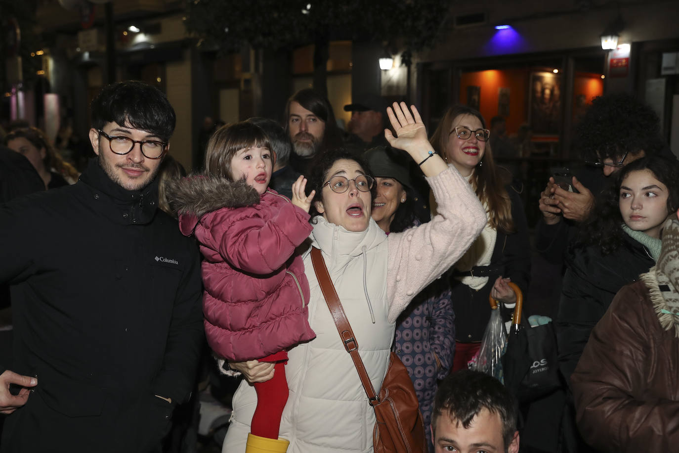 Los Reyes Magos inundan Gijón de ilusión y caramelos