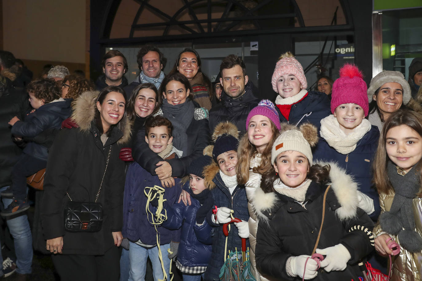 Los Reyes Magos inundan Gijón de ilusión y caramelos