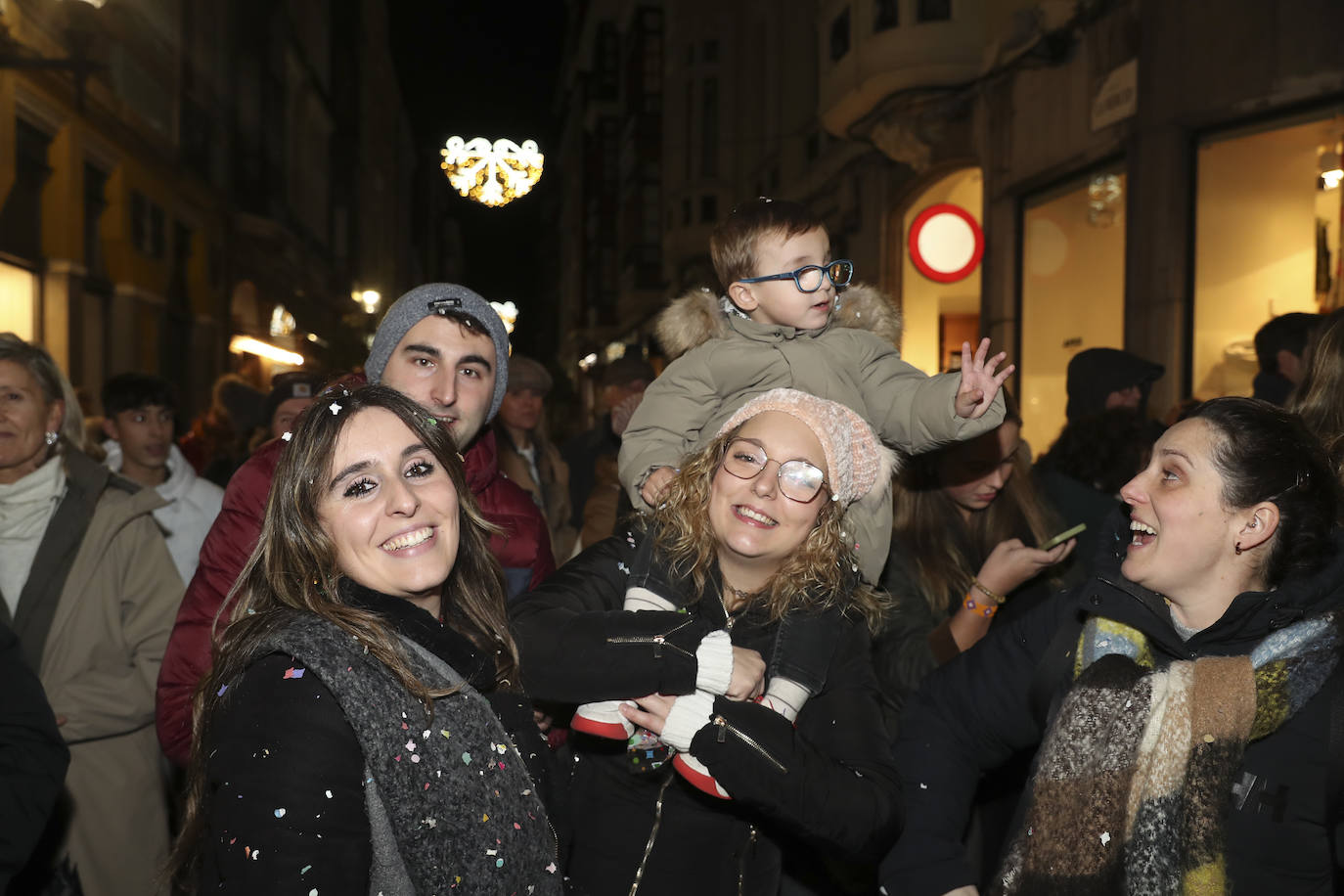 Los Reyes Magos inundan Gijón de ilusión y caramelos