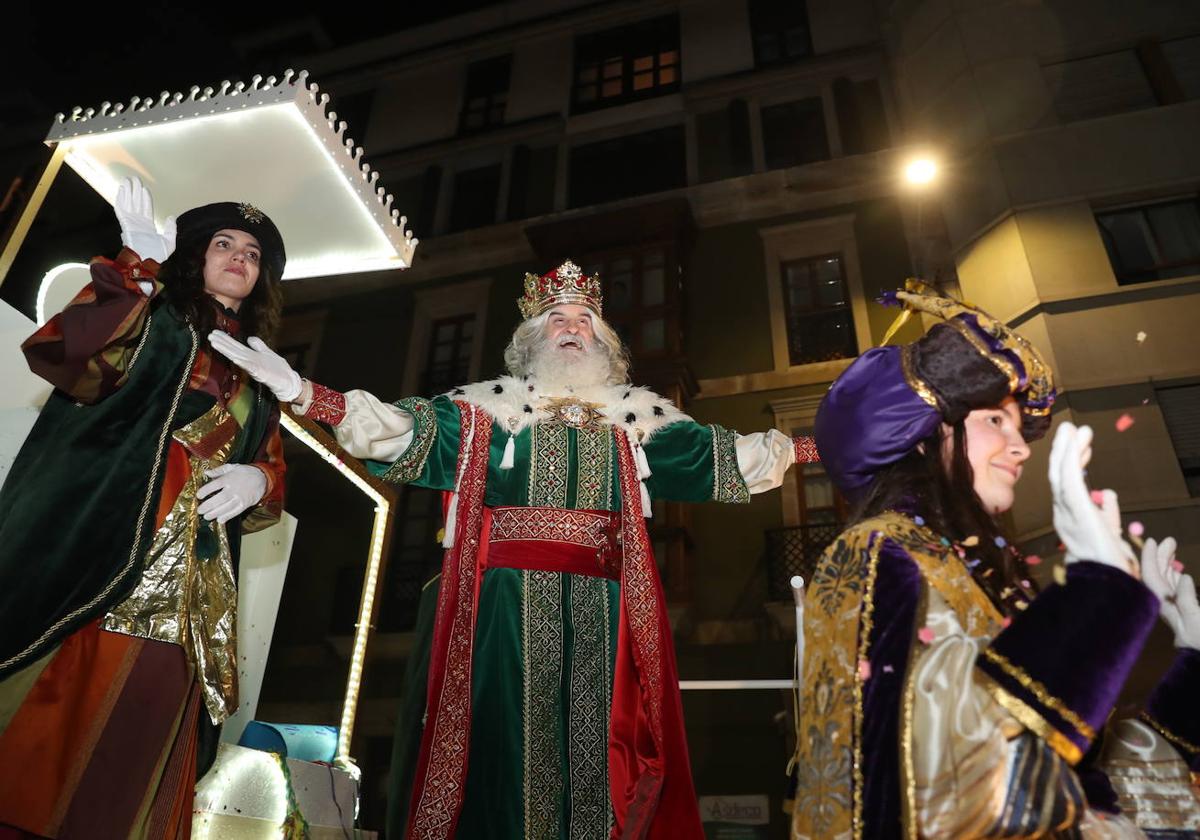 Así fue la cabalgata de los Reyes Magos en Gijón.