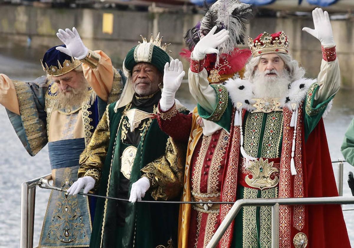 Los Reyes Magos llegan a Gijón «cargados de regalos para cumplir con todos los pequeños»