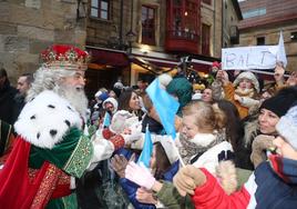 Desembarco de ilusión en Gijón con la llegada de los Reyes Magos