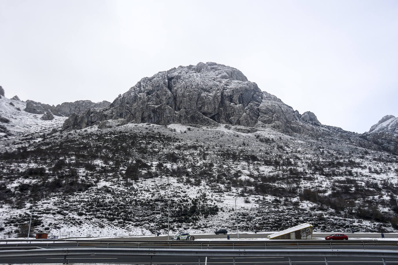 El temporal deja la primera nevada del año en Asturias