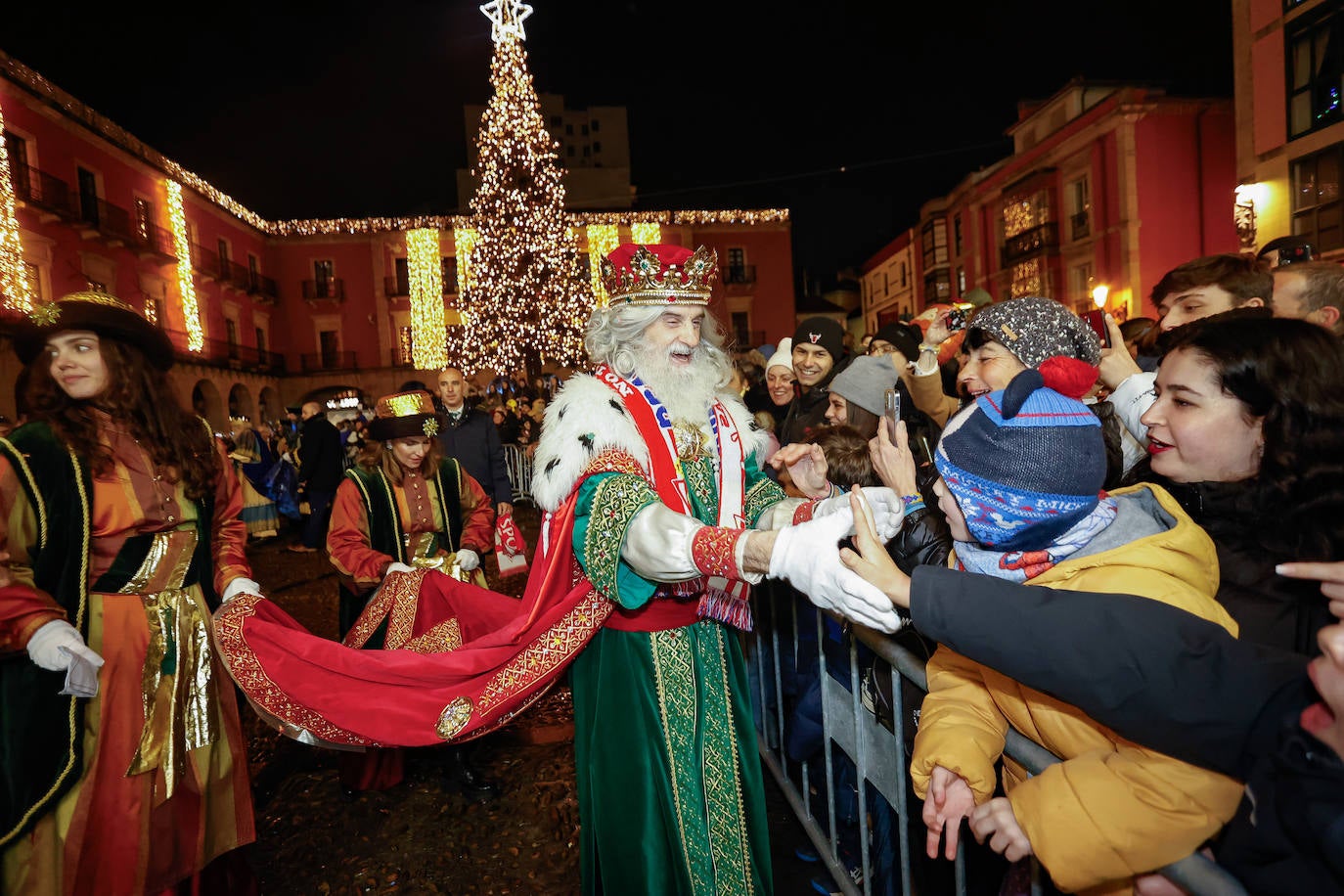 Los Reyes en el Ayuntamiento de Gijón