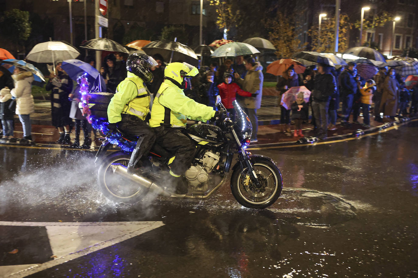 Lugones recibe a los Reyes Magos con los brazos abiertos