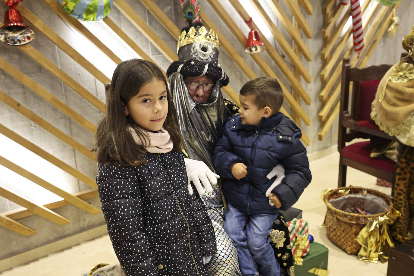 Lugones recibe a los Reyes Magos con los brazos abiertos