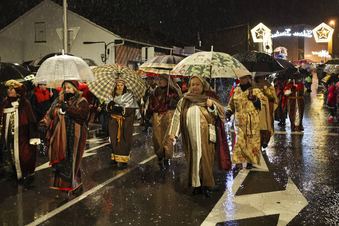 Lugones recibe a los Reyes Magos con los brazos abiertos