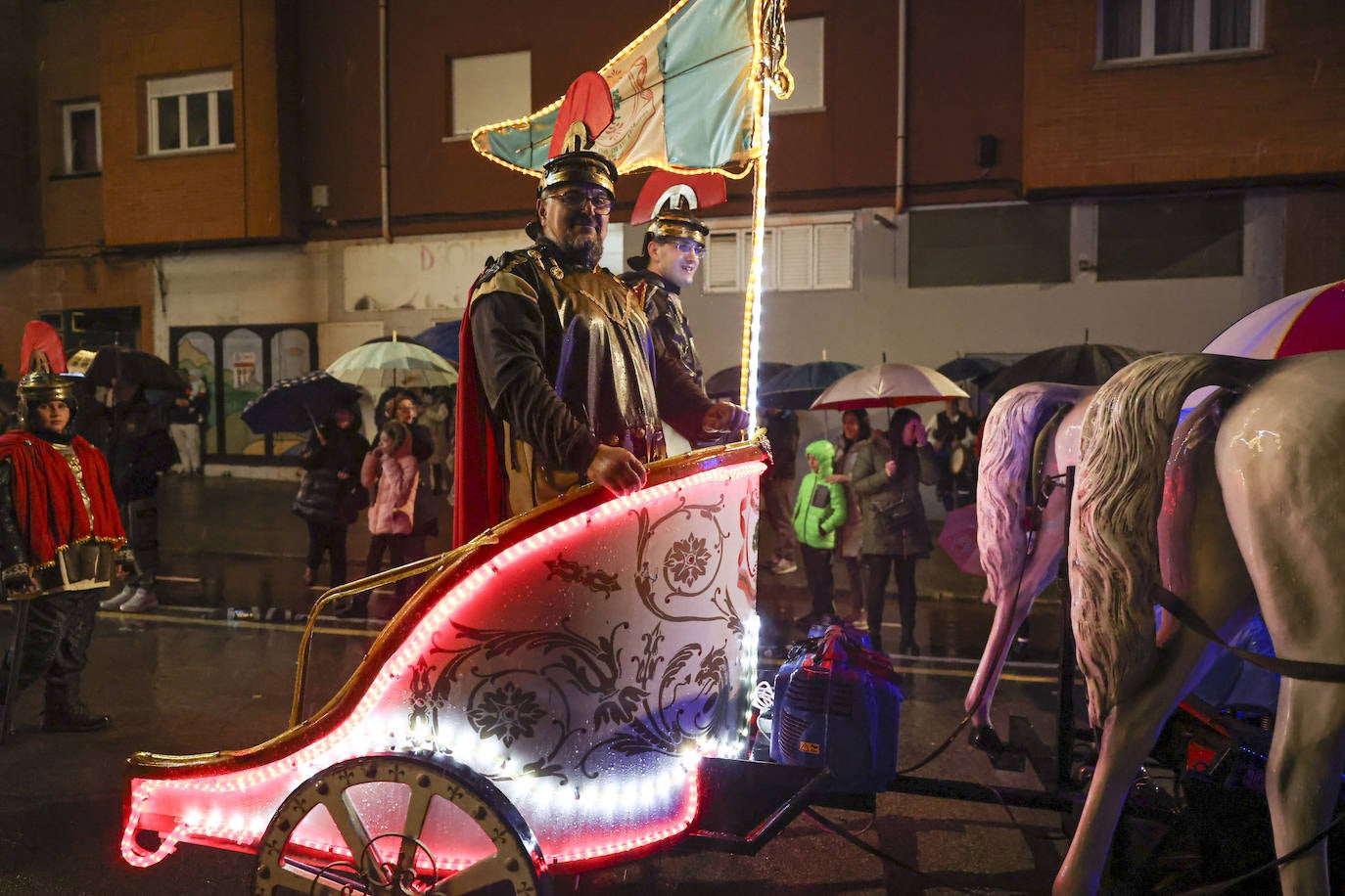 Lugones recibe a los Reyes Magos con los brazos abiertos