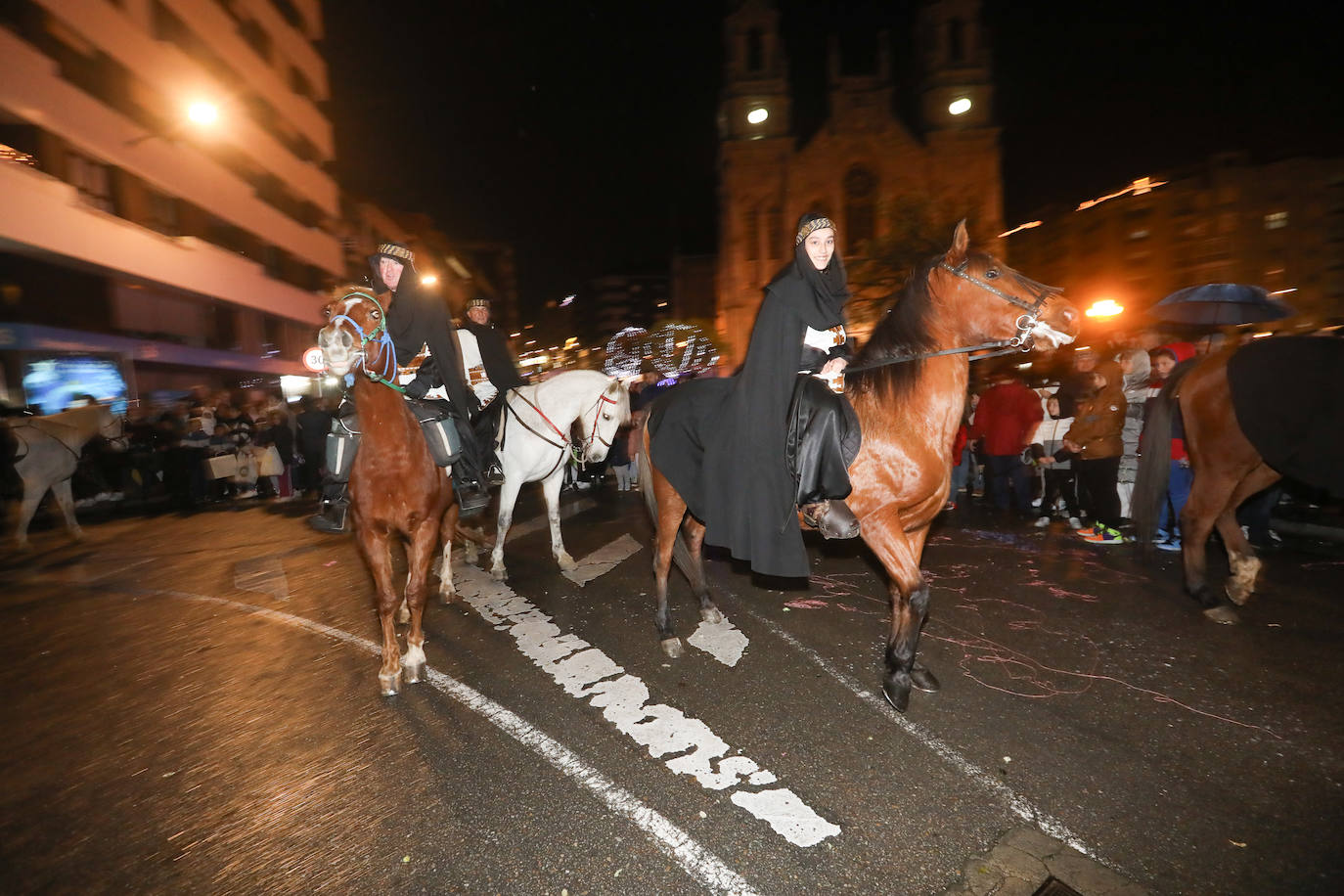 Todas las fotos de la cabalgata de los Reyes Magos en Avilés