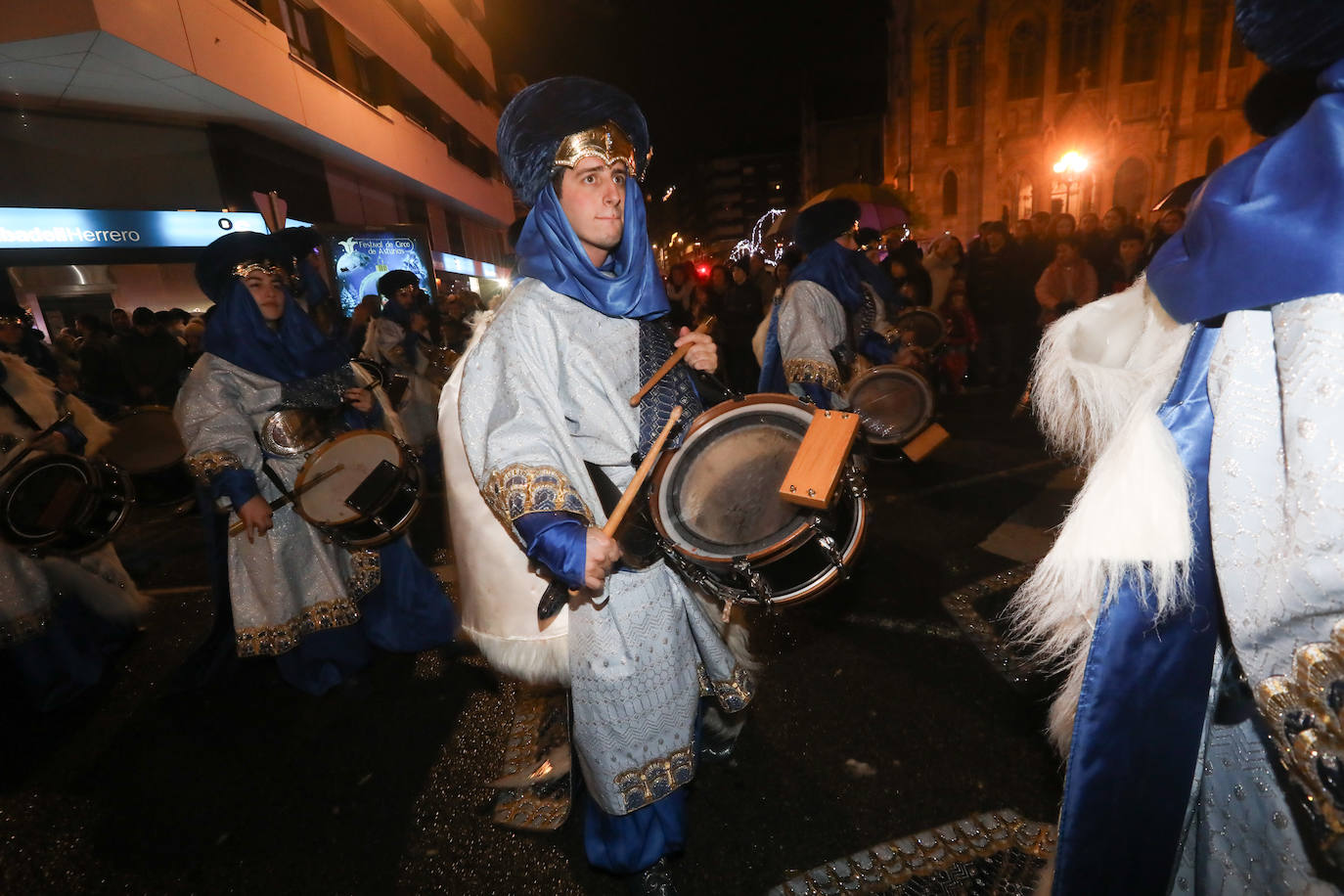 Todas las fotos de la cabalgata de los Reyes Magos en Avilés