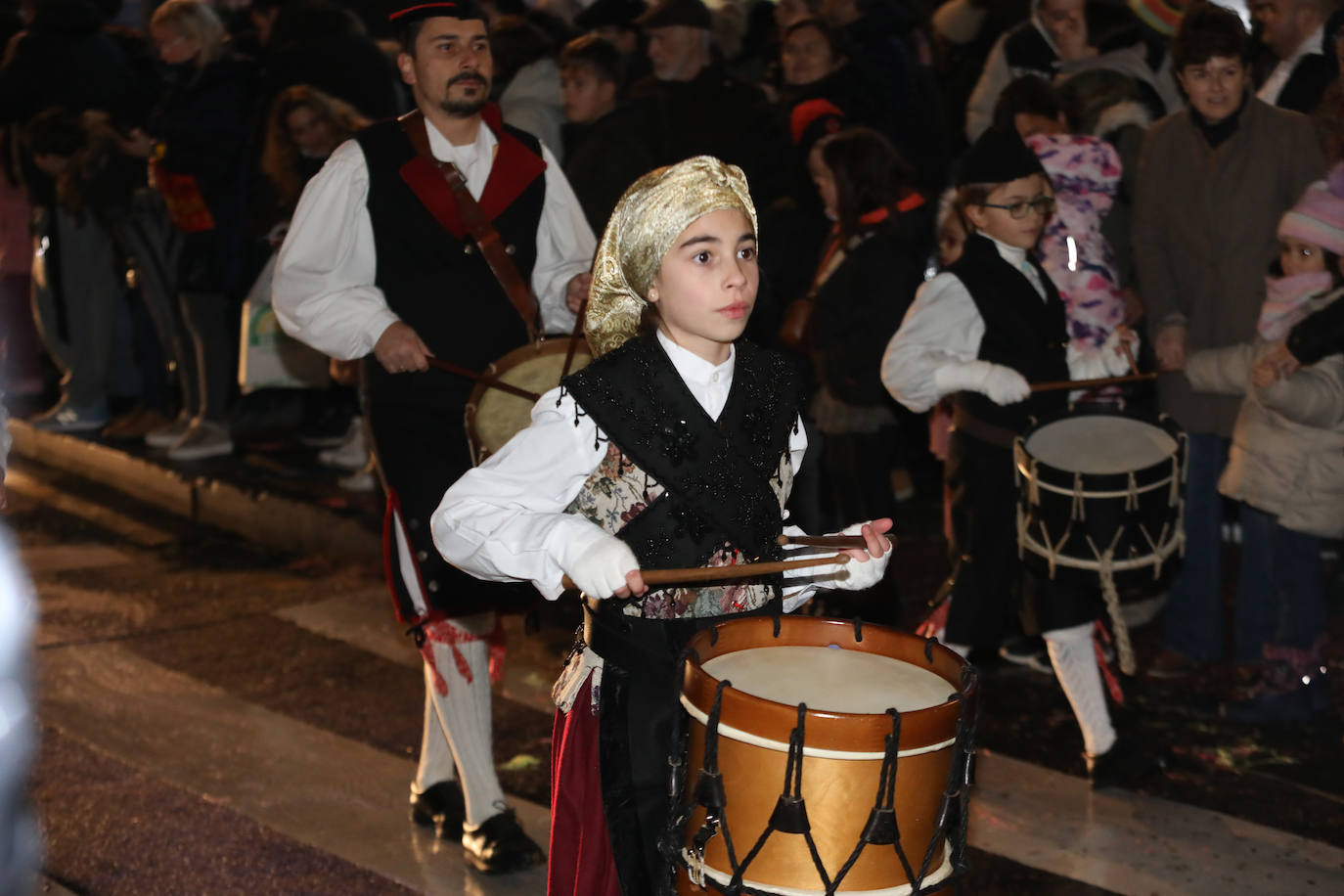 Todas las fotos de la cabalgata de los Reyes Magos en Avilés