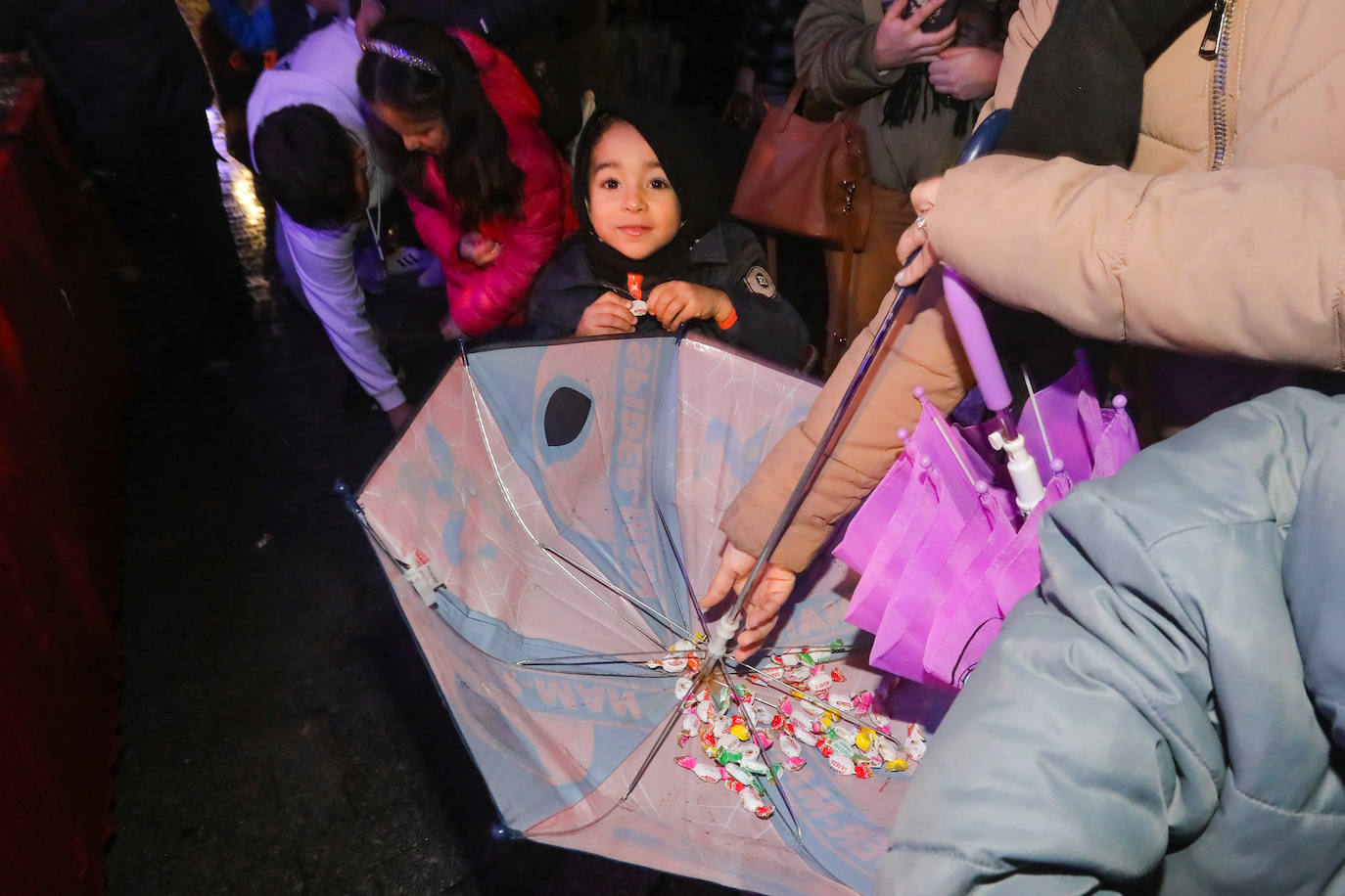 Todas las fotos de la cabalgata de los Reyes Magos en Avilés