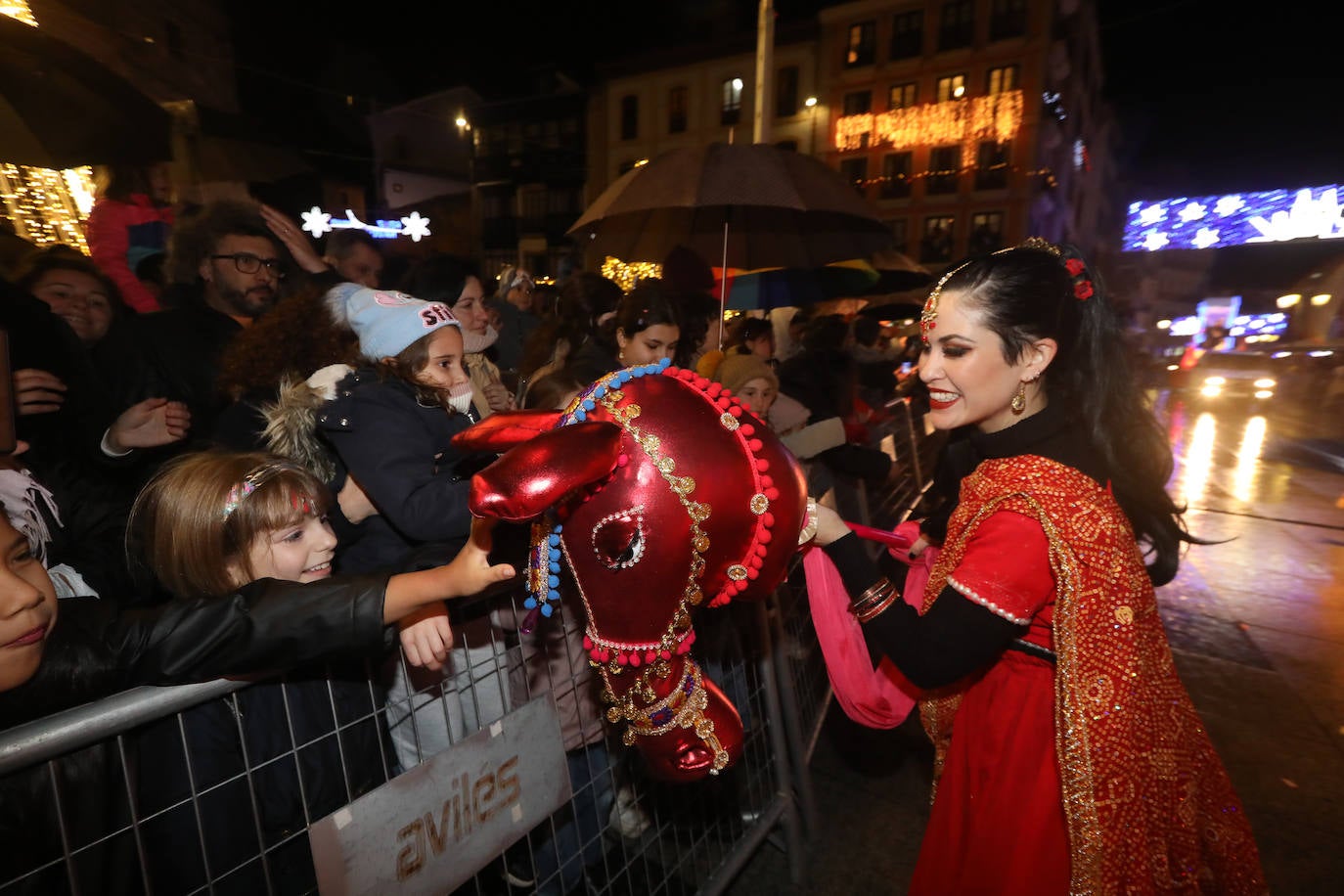 Todas las fotos de la cabalgata de los Reyes Magos en Avilés