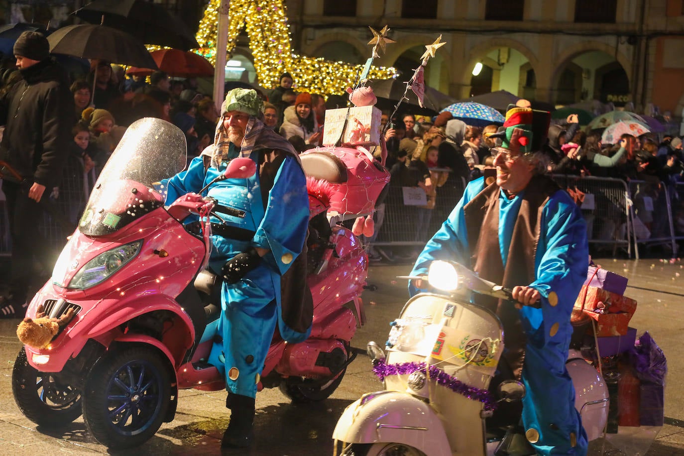 Todas las fotos de la cabalgata de los Reyes Magos en Avilés