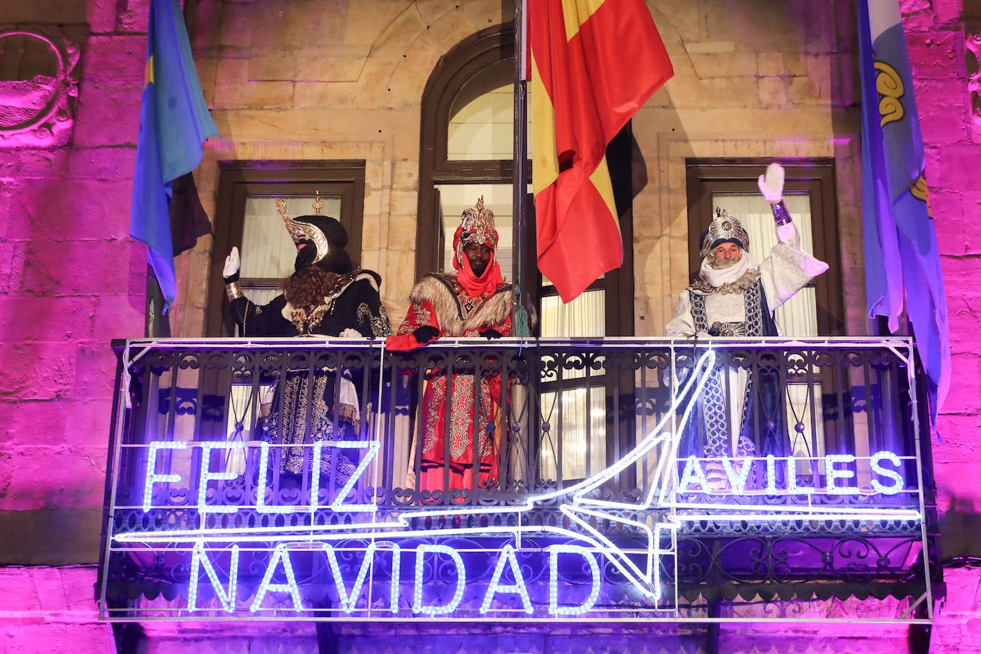 Todas las fotos de la cabalgata de los Reyes Magos en Avilés