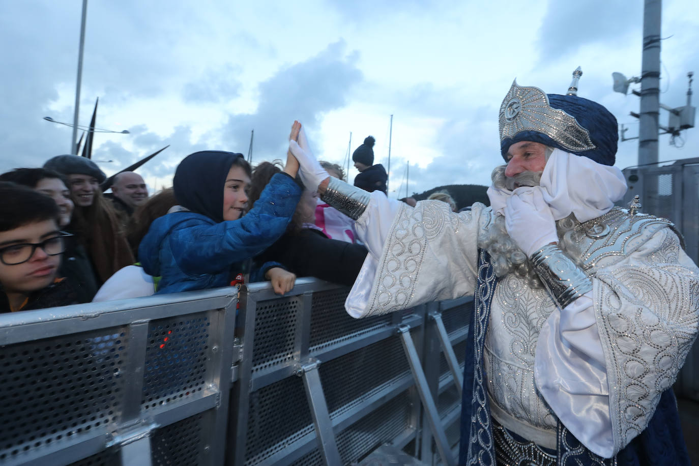 Todas las fotos de la cabalgata de los Reyes Magos en Avilés